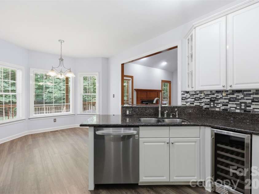 2230 Wedgewood Drive, Matthews, NC 28104.  MLS# CAR4389584, YatesRealty ID 35688. 