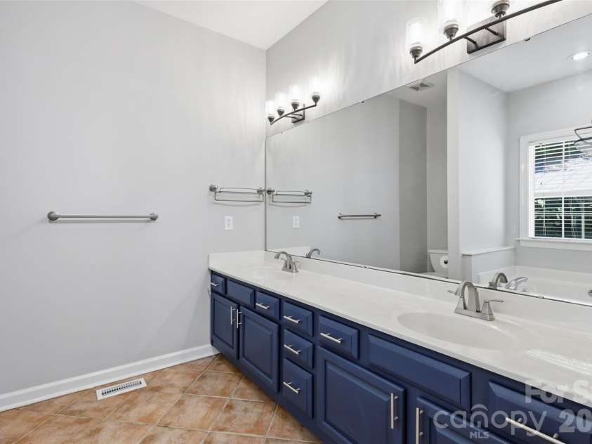 2230 Wedgewood Drive, Matthews, NC 28104.  MLS# CAR4389584, YatesRealty ID 35688. 