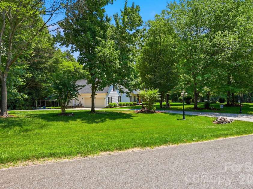 2230 Wedgewood Drive, Matthews, NC 28104.  MLS# CAR4389584, YatesRealty ID 35688. 