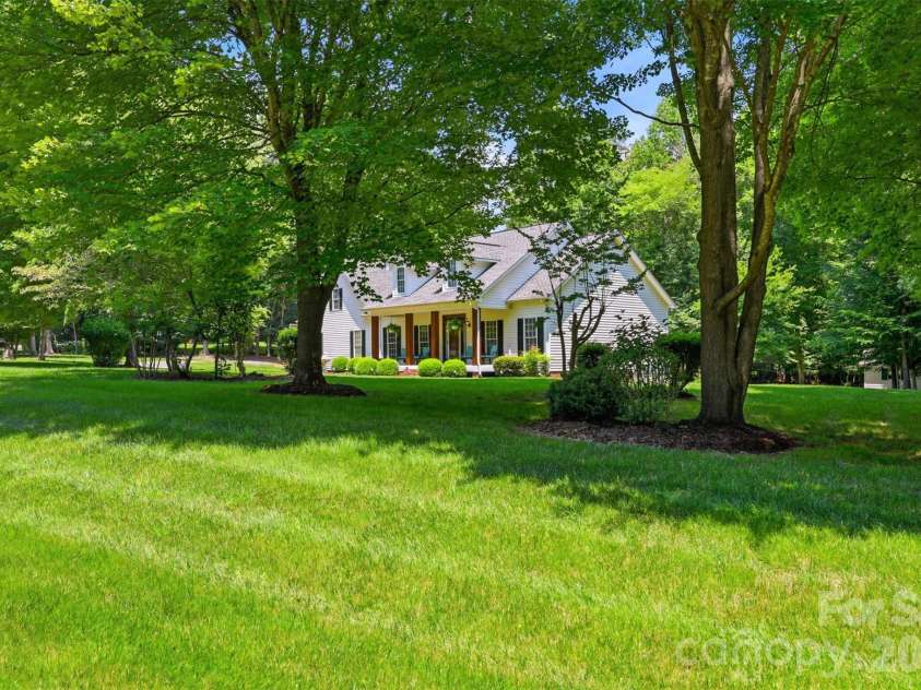 2230 Wedgewood Drive, Matthews, NC 28104.  MLS# CAR4389584, YatesRealty ID 35688. 