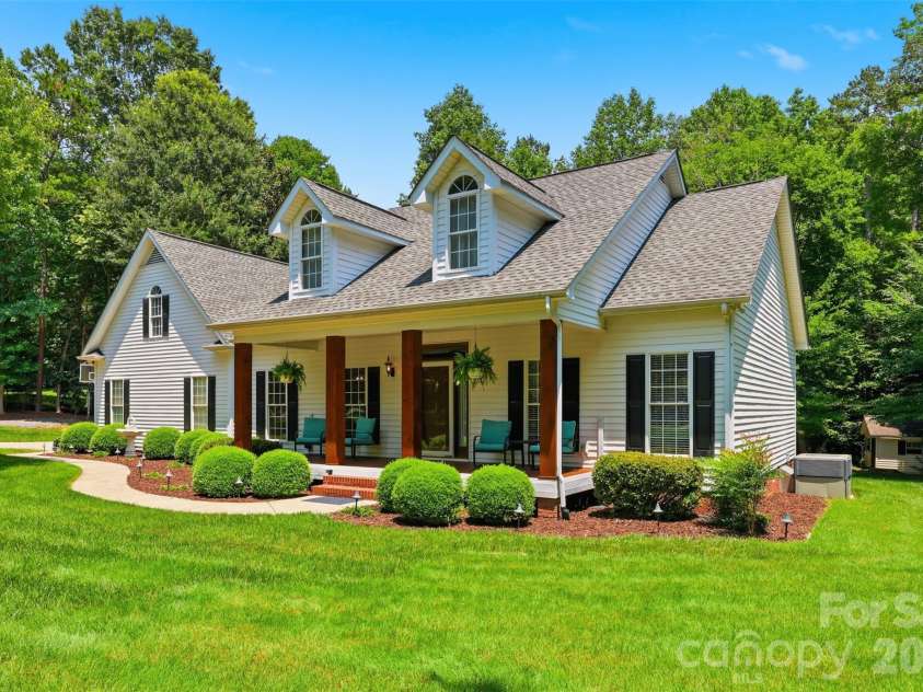 2230 Wedgewood Drive, Matthews, NC 28104.  MLS# CAR4389584, YatesRealty ID 35688. 