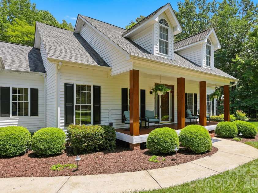 2230 Wedgewood Drive, Matthews, NC 28104.  MLS# CAR4389584, YatesRealty ID 35688. 