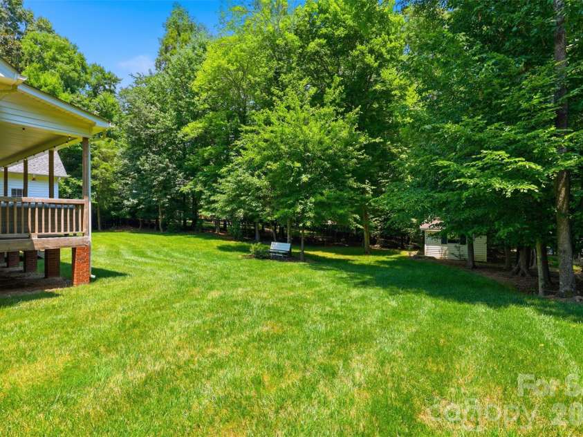 2230 Wedgewood Drive, Matthews, NC 28104.  MLS# CAR4389584, YatesRealty ID 35688. 