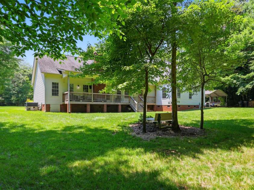 2230 Wedgewood Drive, Matthews, NC 28104.  MLS# CAR4389584, YatesRealty ID 35688. 