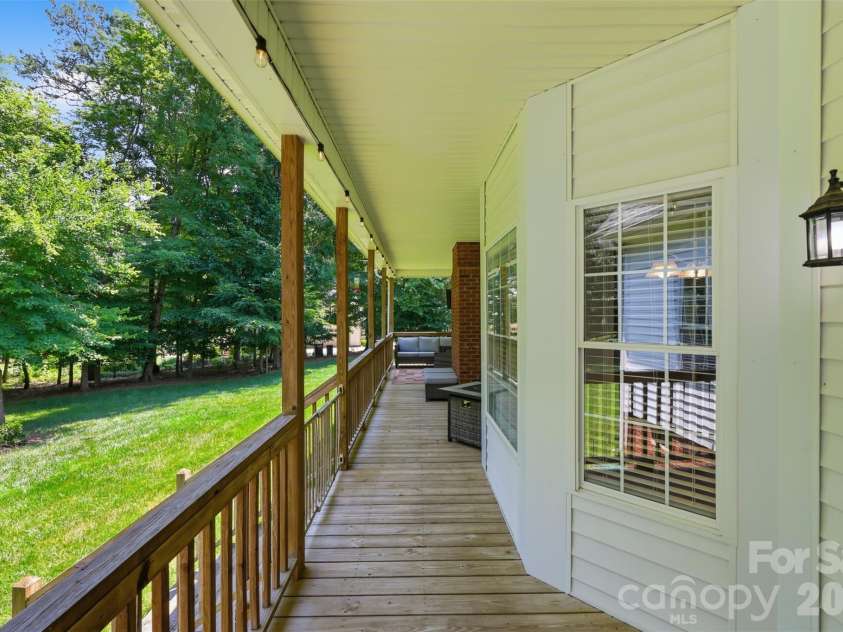 2230 Wedgewood Drive, Matthews, NC 28104.  MLS# CAR4389584, YatesRealty ID 35688. 