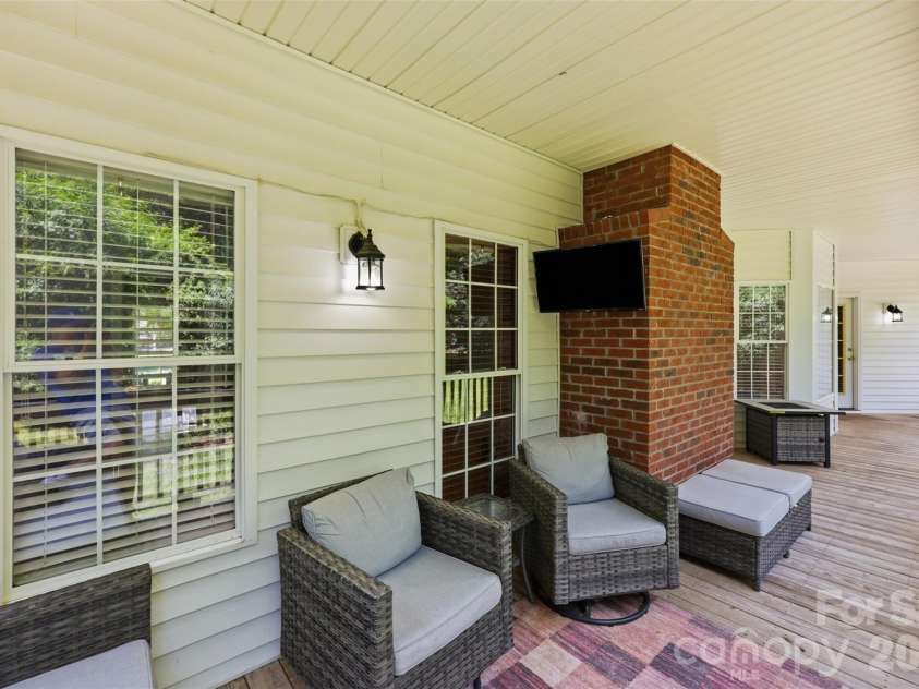 2230 Wedgewood Drive, Matthews, NC 28104.  MLS# CAR4389584, YatesRealty ID 35688. 