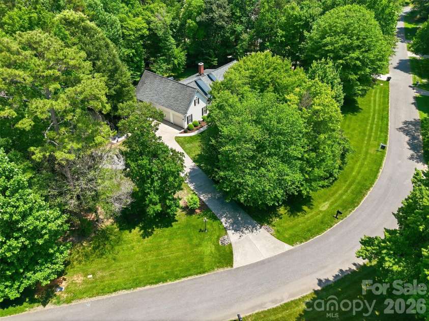 2230 Wedgewood Drive, Matthews, NC 28104.  MLS# CAR4389584, YatesRealty ID 35688. 