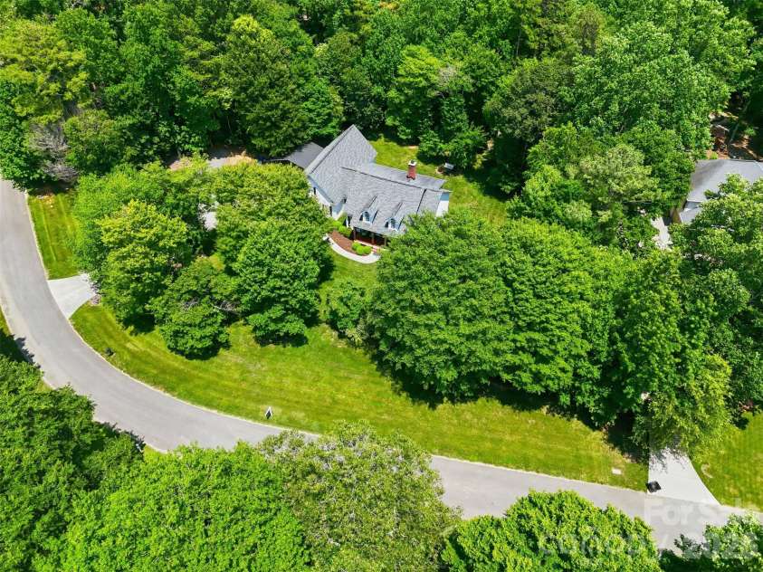 2230 Wedgewood Drive, Matthews, NC 28104.  MLS# CAR4389584, YatesRealty ID 35688. 