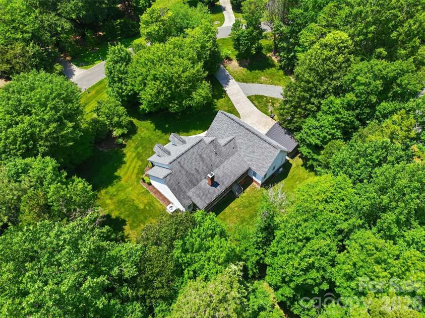 2230 Wedgewood Drive, Matthews, NC 28104.  MLS# CAR4389584, YatesRealty ID 35688. 