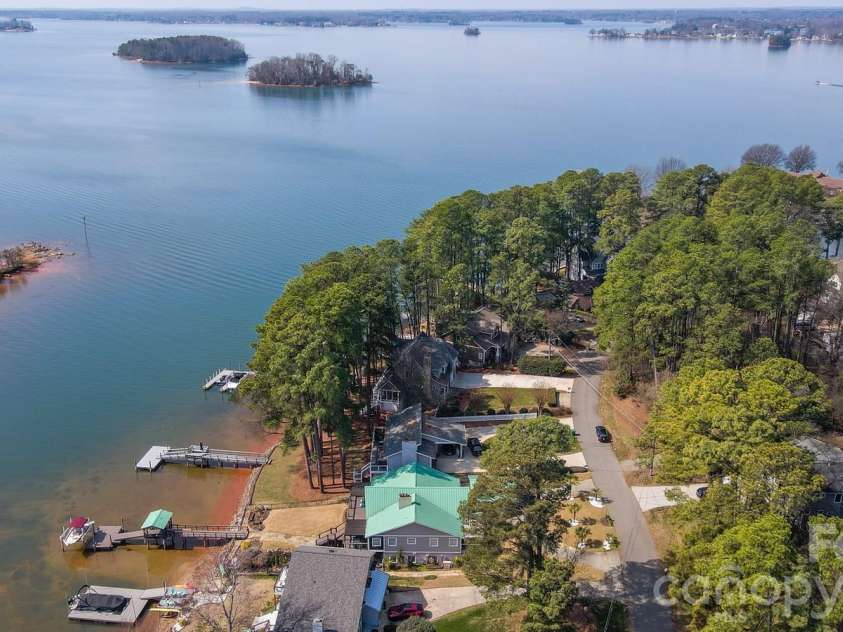 20919 Island Forest Drive, Cornelius, NC 28031.  MLS# CAR4354783, YatesRealty ID 3569. 
