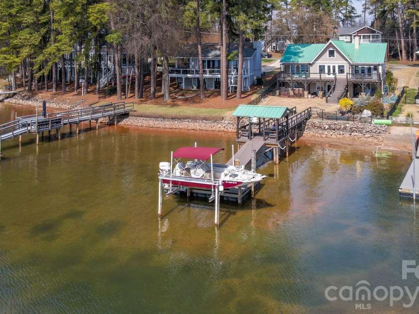 20919 Island Forest Drive, Cornelius, NC 28031.  MLS# CAR4354783, YatesRealty ID 3569. 