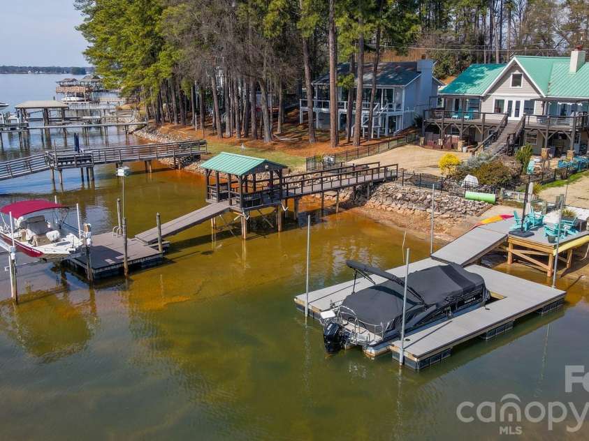 20919 Island Forest Drive, Cornelius, NC 28031.  MLS# CAR4354783, YatesRealty ID 3569. 