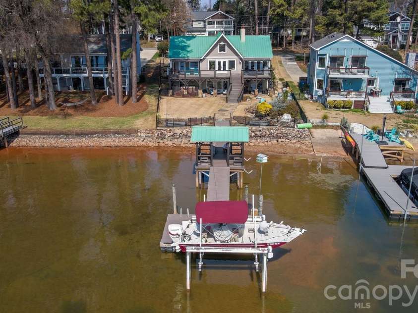 20919 Island Forest Drive, Cornelius, NC 28031.  MLS# CAR4354783, YatesRealty ID 3569. 