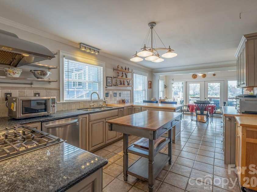 20919 Island Forest Drive, Cornelius, NC 28031.  MLS# CAR4354783, YatesRealty ID 3569. 