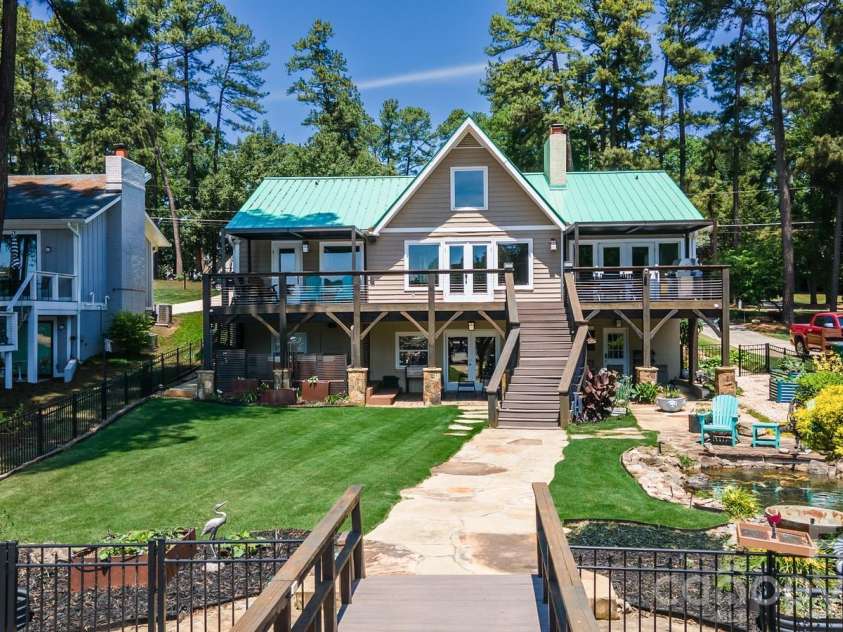 20919 Island Forest Drive, Cornelius, NC 28031.  MLS# CAR4354783, YatesRealty ID 3569. 