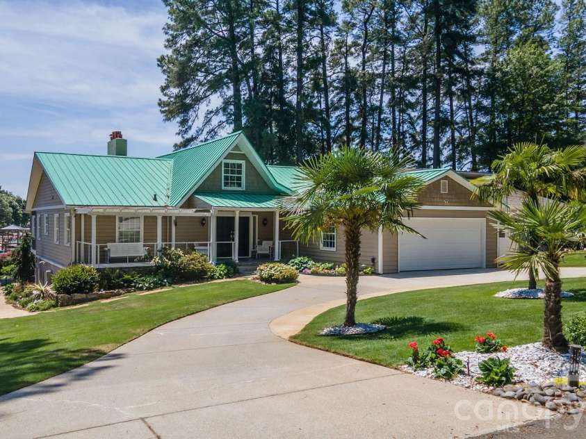 20919 Island Forest Drive, Cornelius, NC 28031.  MLS# CAR4354783, YatesRealty ID 3569. 