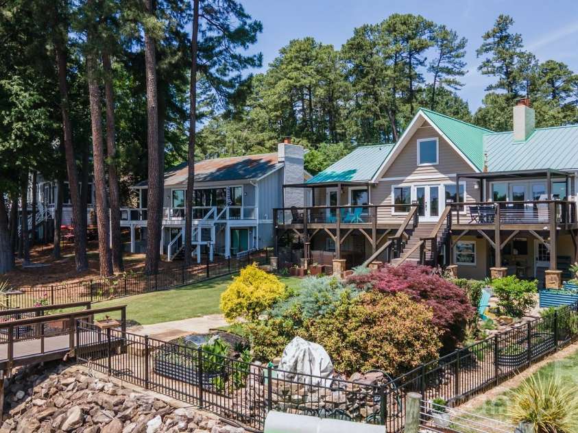 20919 Island Forest Drive, Cornelius, NC 28031.  MLS# CAR4354783, YatesRealty ID 3569. 