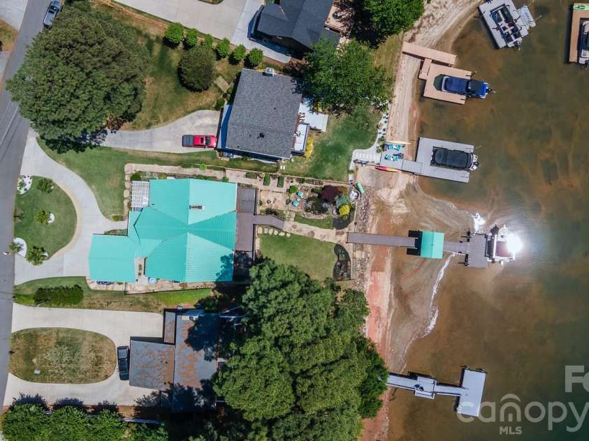 20919 Island Forest Drive, Cornelius, NC 28031.  MLS# CAR4354783, YatesRealty ID 3569. 