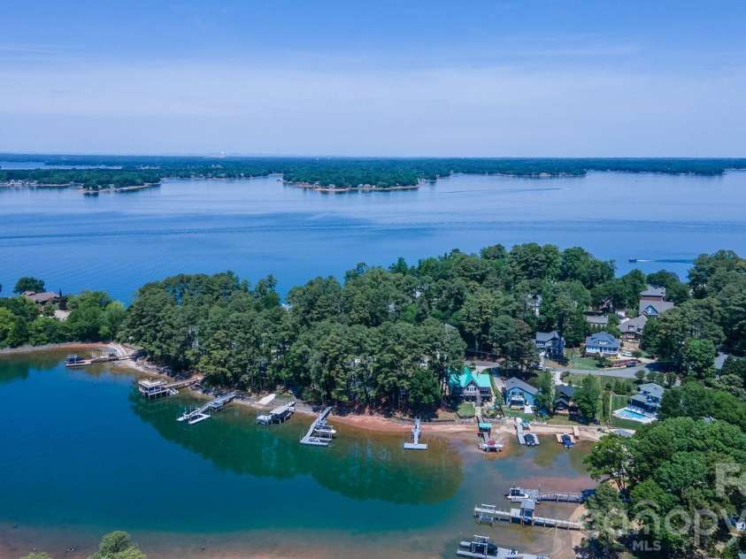 20919 Island Forest Drive, Cornelius, NC 28031.  MLS# CAR4354783, YatesRealty ID 3569. 