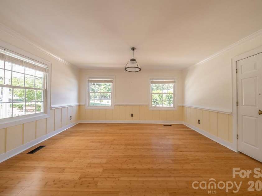 20919 Island Forest Drive, Cornelius, NC 28031.  MLS# CAR4354783, YatesRealty ID 3569. 
