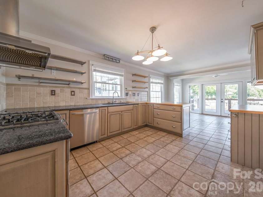 20919 Island Forest Drive, Cornelius, NC 28031.  MLS# CAR4354783, YatesRealty ID 3569. 