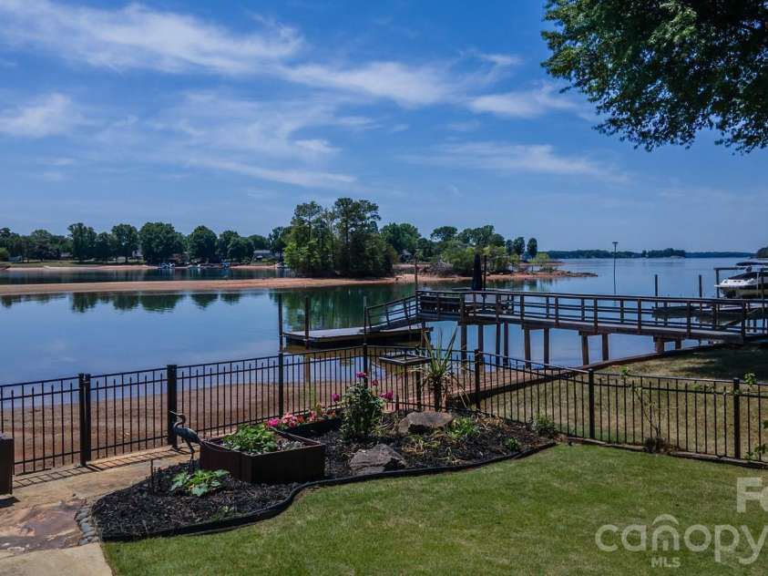 20919 Island Forest Drive, Cornelius, NC 28031.  MLS# CAR4354783, YatesRealty ID 3569. 