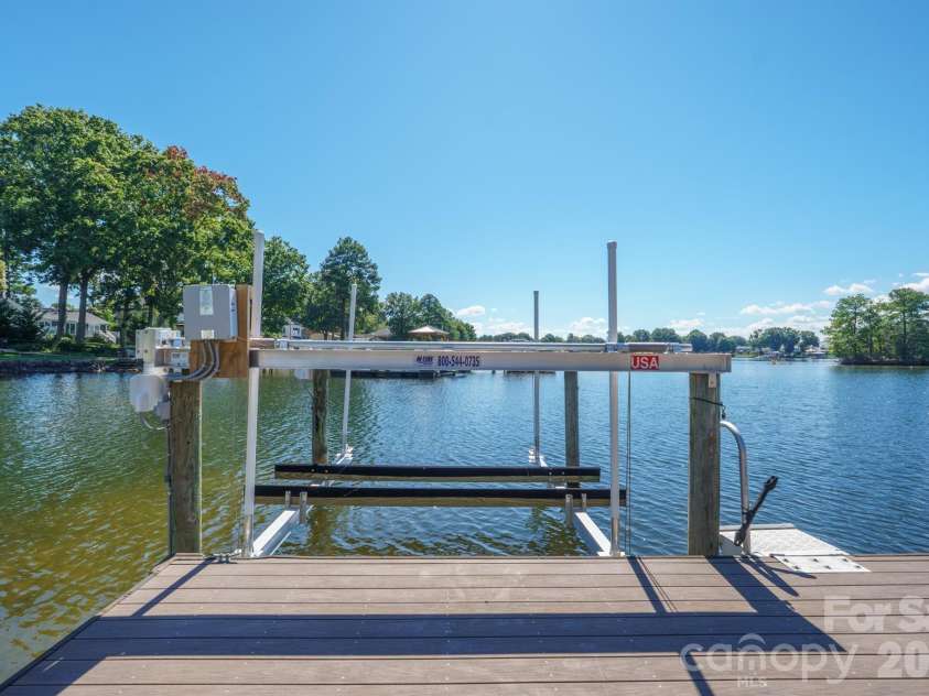 20919 Island Forest Drive, Cornelius, NC 28031.  MLS# CAR4428890, YatesRealty ID 3569. 10,000 lb boat lift awaiting your boat