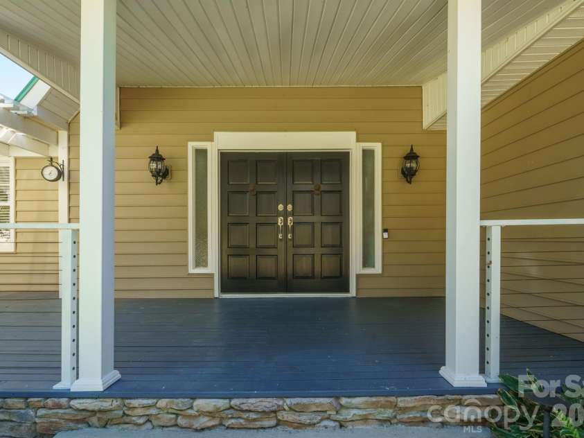 20919 Island Forest Drive, Cornelius, NC 28031.  MLS# CAR4428890, YatesRealty ID 3569. Commanding double doors with sidelights for entryway