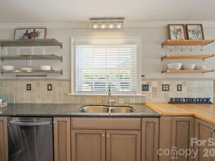 20919 Island Forest Drive, Cornelius, NC 28031.  MLS# CAR4428890, YatesRealty ID 3569. Sink with a window view and lots of light