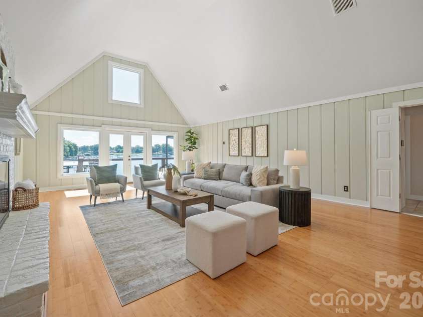 20919 Island Forest Drive, Cornelius, NC 28031.  MLS# CAR4428890, YatesRealty ID 3569. Tremendous Great room with vaulted ceilings and showcasing the picture windows that enhance the lake views