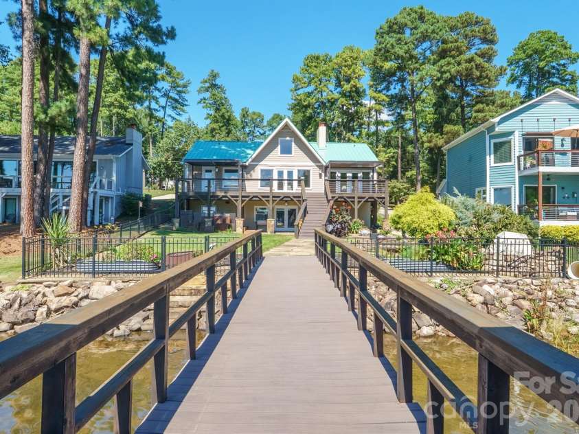 20919 Island Forest Drive, Cornelius, NC 28031.  MLS# CAR4428890, YatesRealty ID 3569. True waterfront living