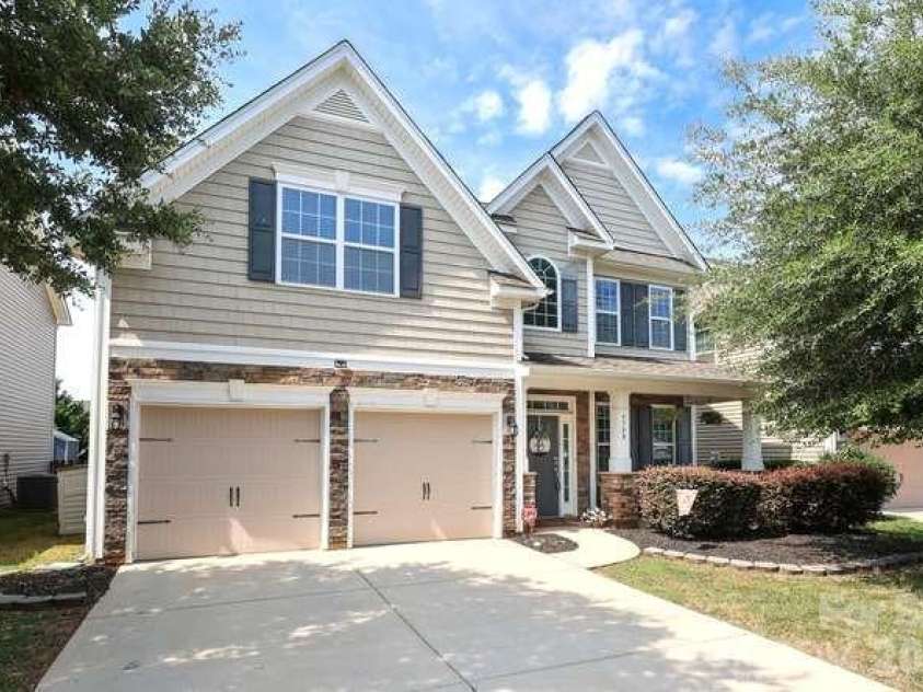 9748 Elgin Moor Road, Charlotte, NC 28278.  MLS# CAR4394535, YatesRealty ID 35694. 