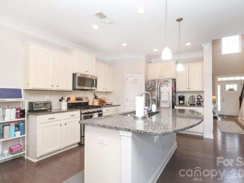 9748 Elgin Moor Road, Charlotte, NC 28278.  MLS# CAR4394535, YatesRealty ID 35694. 