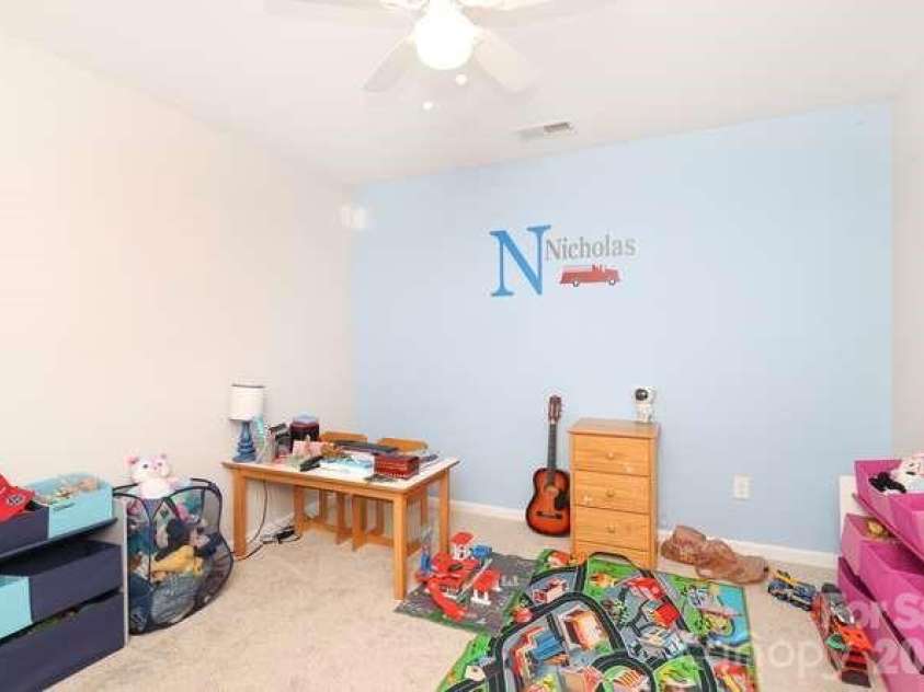 9748 Elgin Moor Road, Charlotte, NC 28278.  MLS# CAR4394535, YatesRealty ID 35694. 