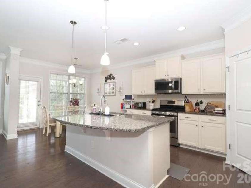 9748 Elgin Moor Road, Charlotte, NC 28278.  MLS# CAR4394535, YatesRealty ID 35694. 