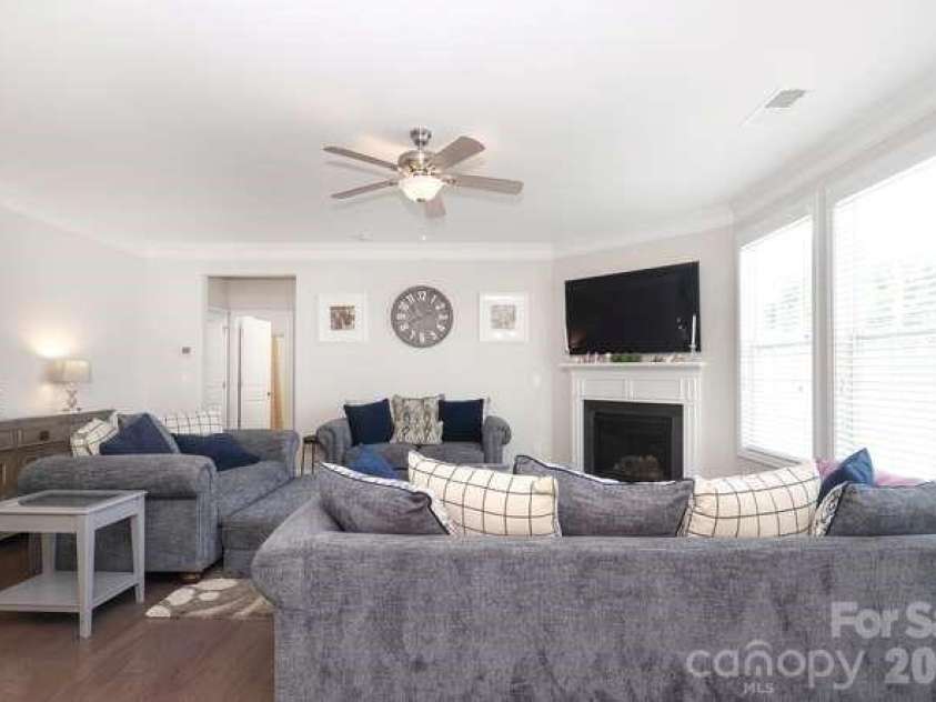 9748 Elgin Moor Road, Charlotte, NC 28278.  MLS# CAR4394535, YatesRealty ID 35694. 