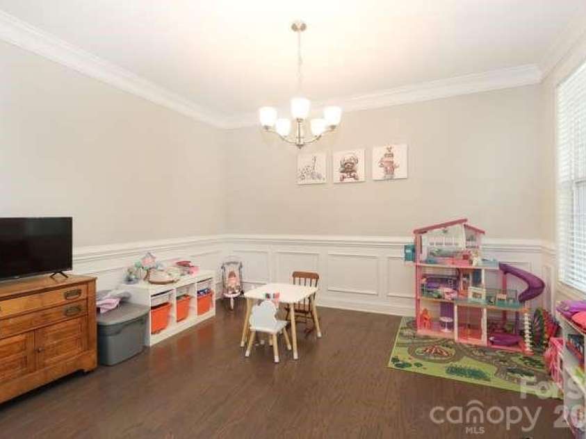 9748 Elgin Moor Road, Charlotte, NC 28278.  MLS# CAR4394535, YatesRealty ID 35694. 