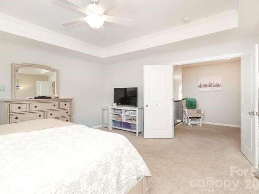 9748 Elgin Moor Road, Charlotte, NC 28278.  MLS# CAR4394535, YatesRealty ID 35694. 