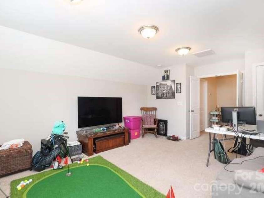 9748 Elgin Moor Road, Charlotte, NC 28278.  MLS# CAR4394535, YatesRealty ID 35694. 