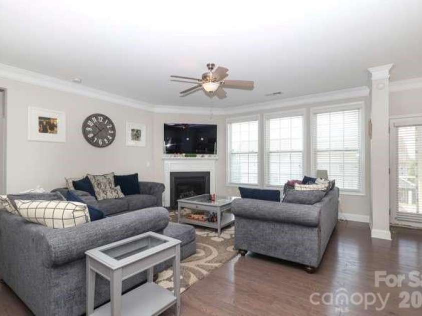 9748 Elgin Moor Road, Charlotte, NC 28278.  MLS# CAR4394535, YatesRealty ID 35694. 