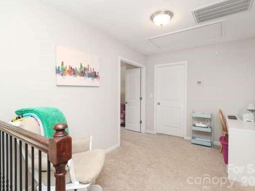 9748 Elgin Moor Road, Charlotte, NC 28278.  MLS# CAR4394535, YatesRealty ID 35694. 