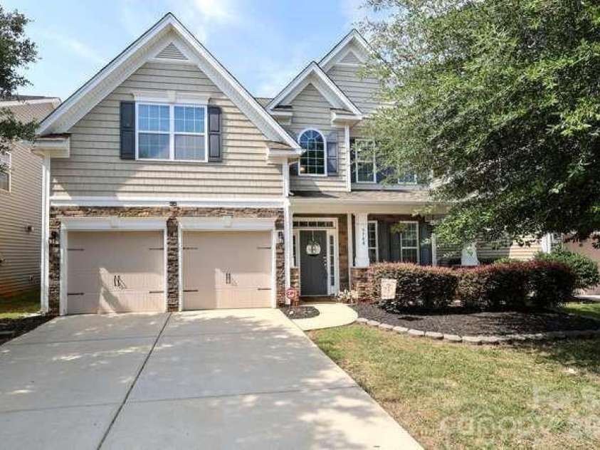 9748 Elgin Moor Road, Charlotte, NC 28278.  MLS# CAR4394535, YatesRealty ID 35694. 