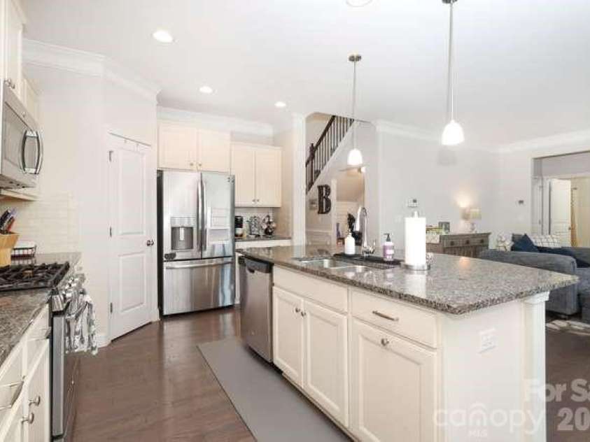 9748 Elgin Moor Road, Charlotte, NC 28278.  MLS# CAR4394535, YatesRealty ID 35694. 
