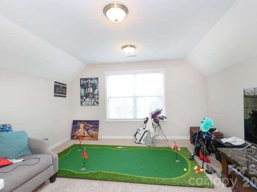 9748 Elgin Moor Road, Charlotte, NC 28278.  MLS# CAR4394535, YatesRealty ID 35694. 