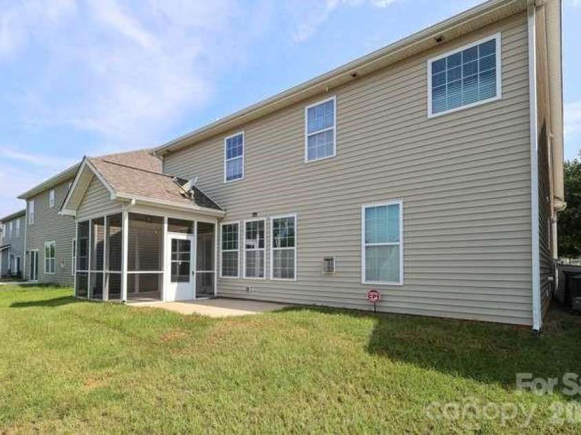 9748 Elgin Moor Road, Charlotte, NC 28278.  MLS# CAR4394535, YatesRealty ID 35694. 