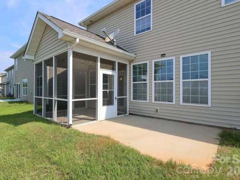 9748 Elgin Moor Road, Charlotte, NC 28278.  MLS# CAR4394535, YatesRealty ID 35694. 