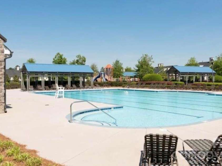 9748 Elgin Moor Road, Charlotte, NC 28278.  MLS# CAR4394535, YatesRealty ID 35694. 