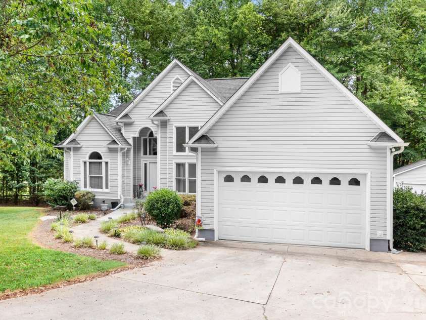 135 Pinecroft Court, Troutman, NC 28166.  MLS# CAR4399522, YatesRealty ID 35699. 
