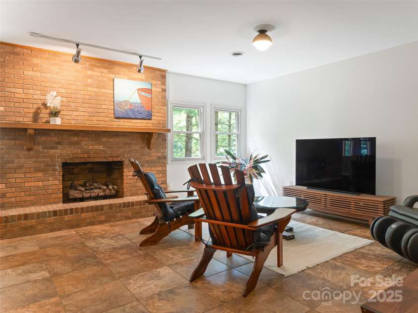 316 Sondley Drive, Asheville, NC 28805.  MLS# CAR4226647, YatesRealty ID 3570. 