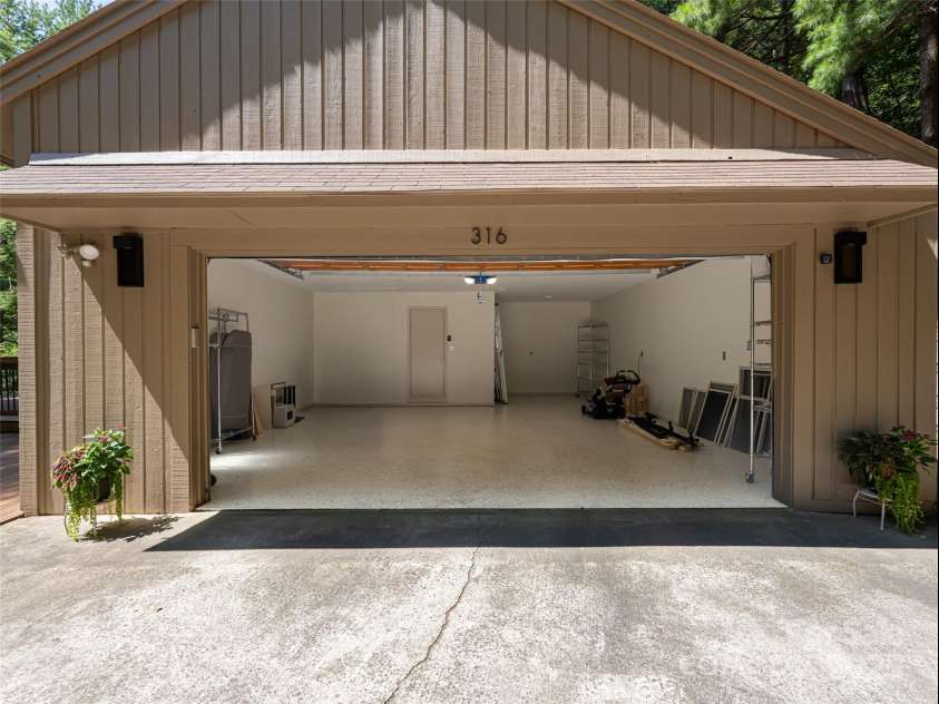 316 Sondley Drive, Asheville, NC 28805.  MLS# CAR4226647, YatesRealty ID 3570. 